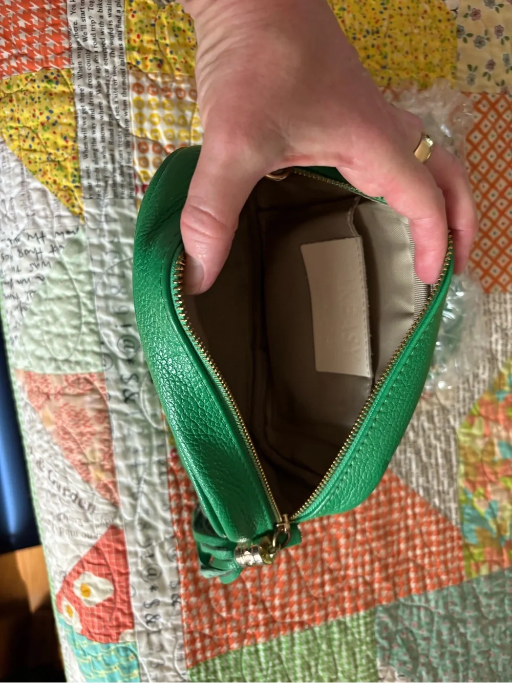 Beautiful Takeasy Italian leather green crossbody